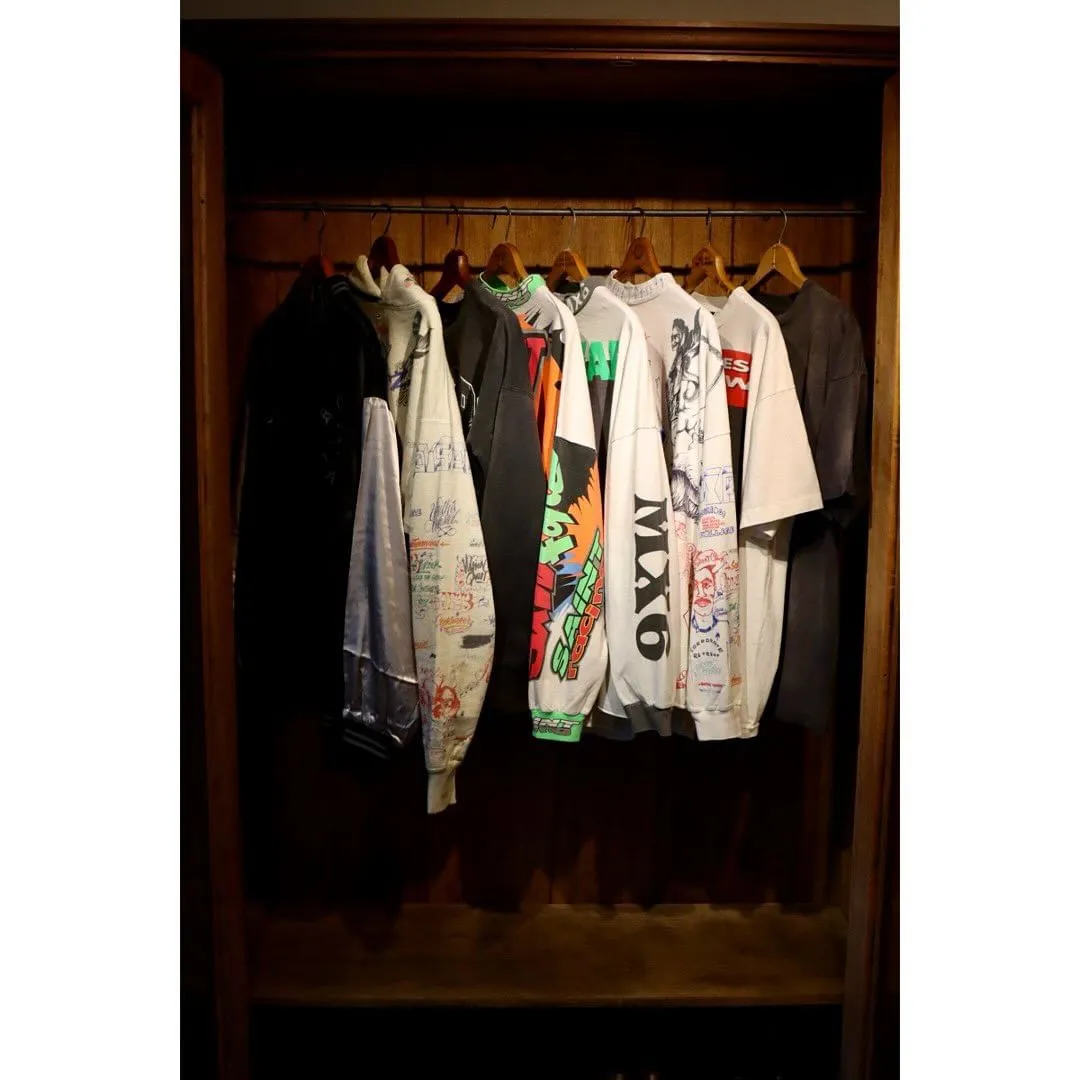 SAINT MICHAEL 24SS SAINT FORCE L/S TEE New Racing Retro Long Sleeve Off-white S-XL Front, left and right sleeves, even ribs are printed. There are more than 30 sets of samples in total. They are extremely complicated and all are oversized screen versions. Ready-made garments are washed and worn with Vintage value.